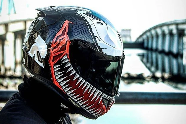 Самый запоминающийся и устрашающий оскал из комиксов Marvel вернулся – HJC RPHA 11 Venom снова в магазине!