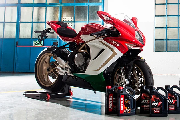 Свежая поставка средств по уходу и очистке мотоциклов от Motul уже в магазине!