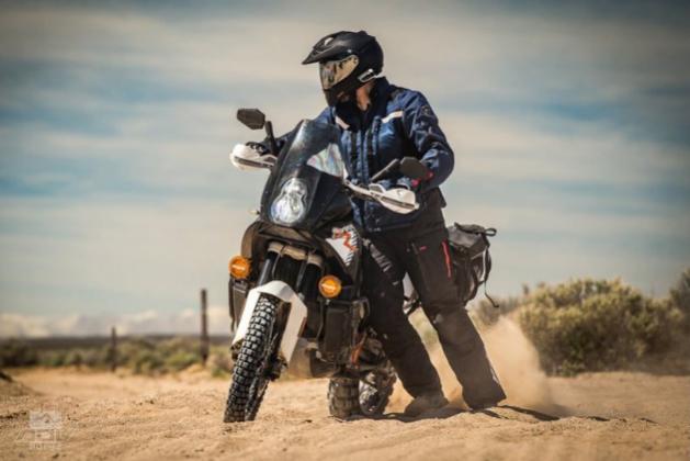 Топовая мотоэкипировка Revit Sand 3 – стильная и надежная одежда для мотоциклистов
