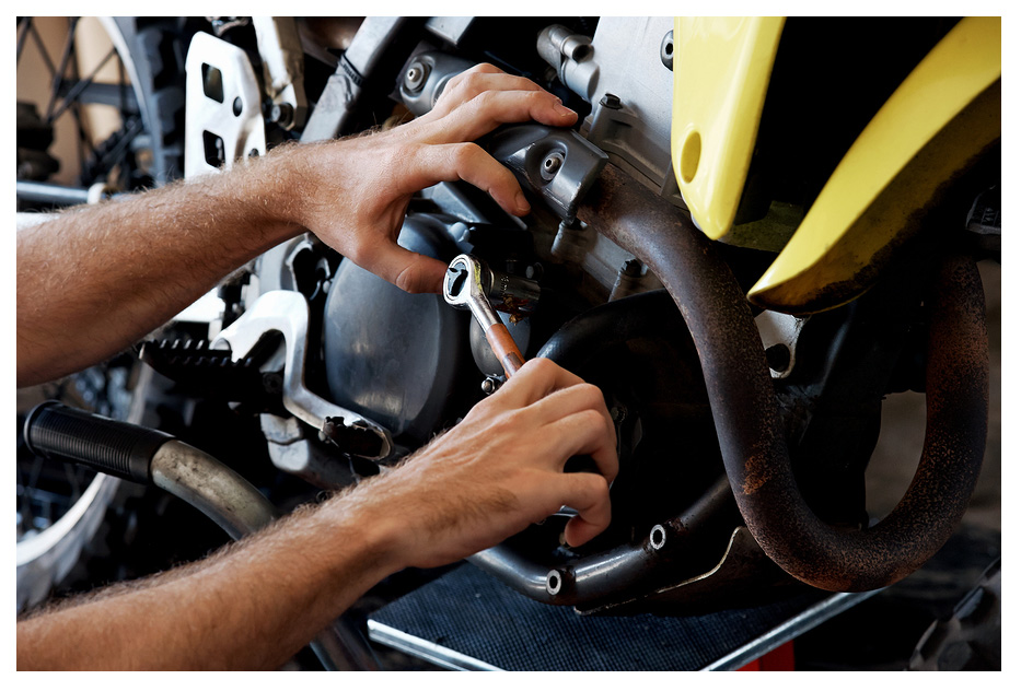 bigstock-mechanic-fixing-motocycle-engi-65877634.jpg